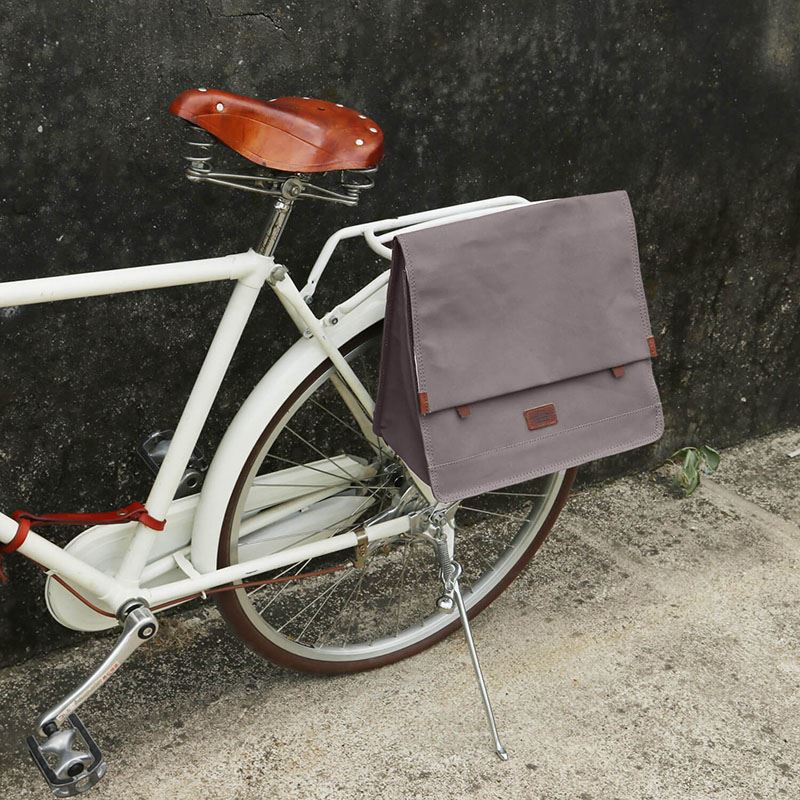 cycling commuter backpack.jpg cycling commuter backpack.jpg